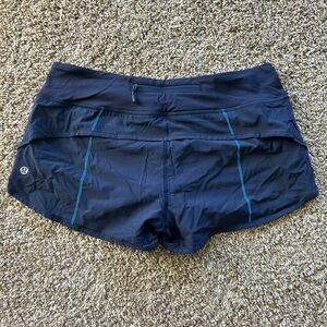 Lululemon low rise speed it up short 2.5”